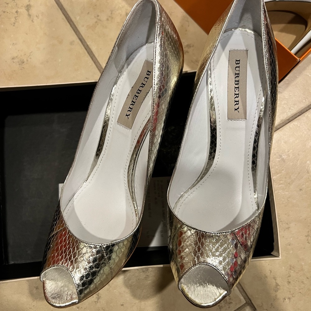 Brand new with tags Burberry silver snake peep toe heels all leather sz9